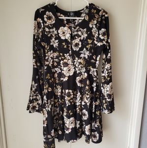 Derek Heart medium long sleeve dress flowy sleeve